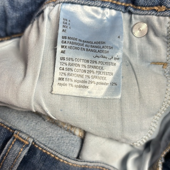 NWTS Style & Co Mid-Rise Frayed Denim Bermuda Shorts Size 4 (A1) - Picture 4 of 5